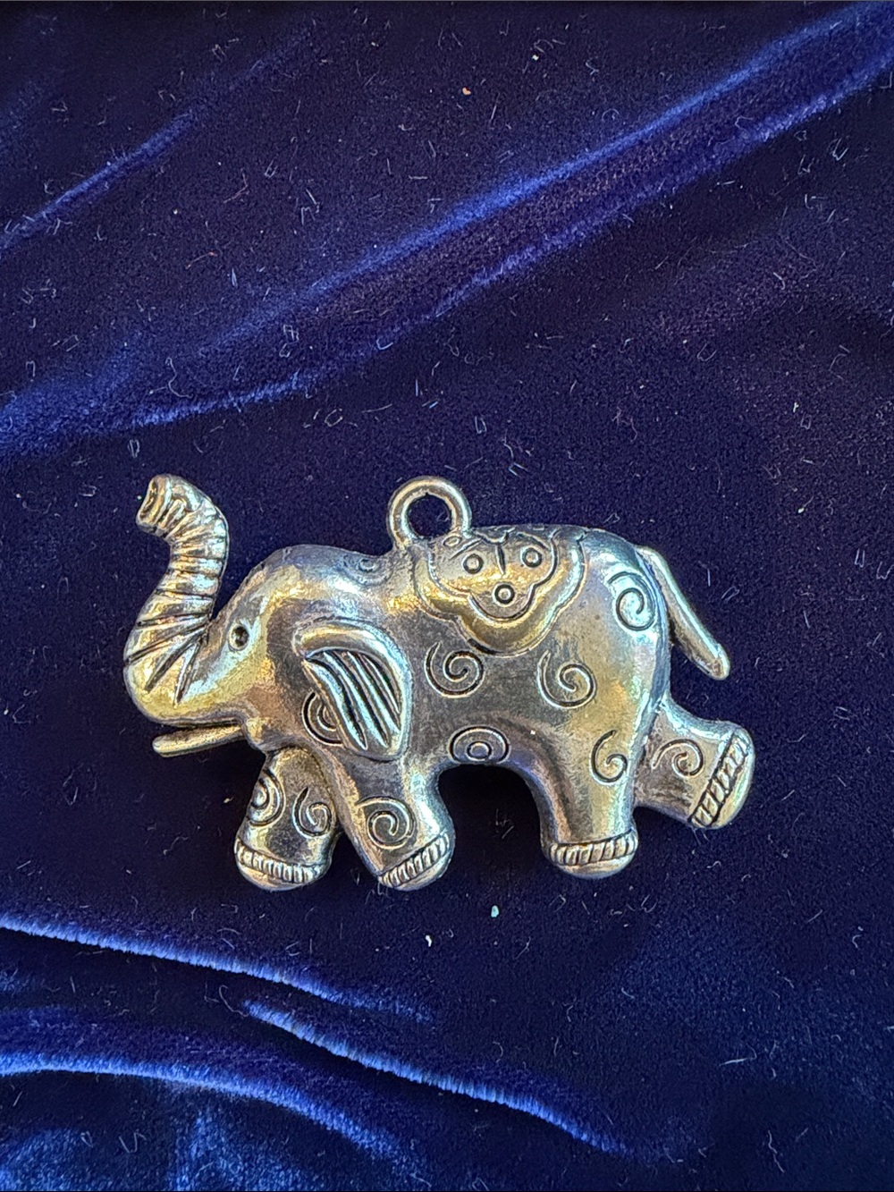 Antique-Style Elephant Pendant Necklace Charm - Silver Tone